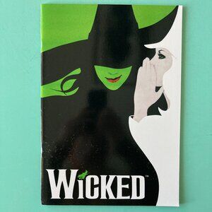 Wicked Souvenir Program Many Casts Idina Menzel Kristin Chenoweth Printing Marks